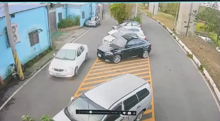 歹徒駕車逃逸。翻攝畫面