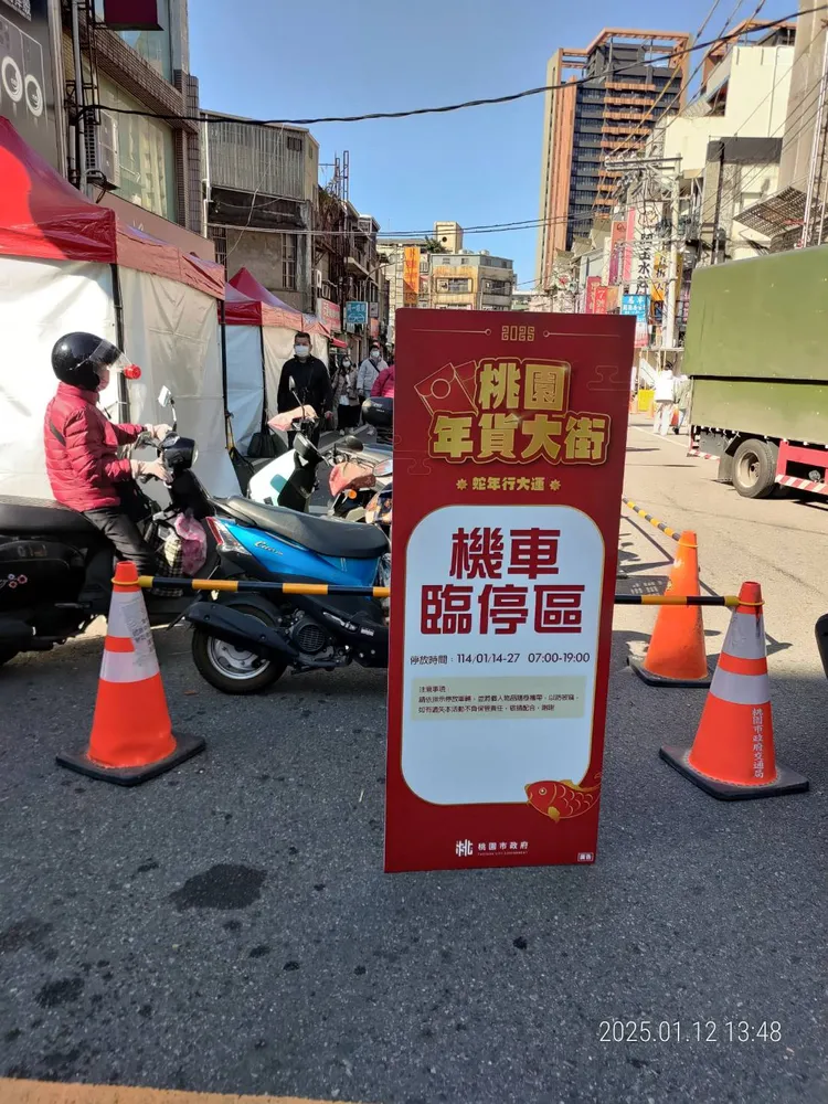 機車臨停區也清楚規畫，讓採買民眾不卡卡。警方提供