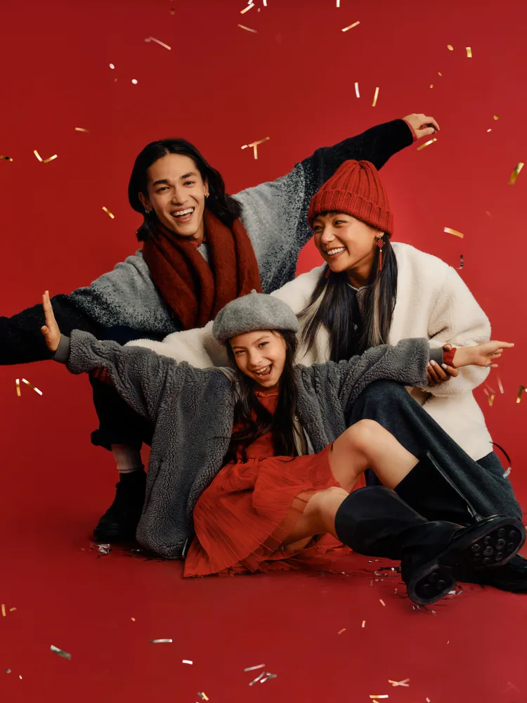 Gap新年系列延續象徵好運的紅色調筆觸。品牌提供