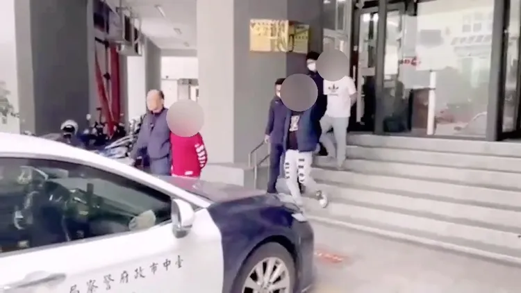 警方查獲被害人同母異父哥哥黃姓等3名嫌犯。民眾提供