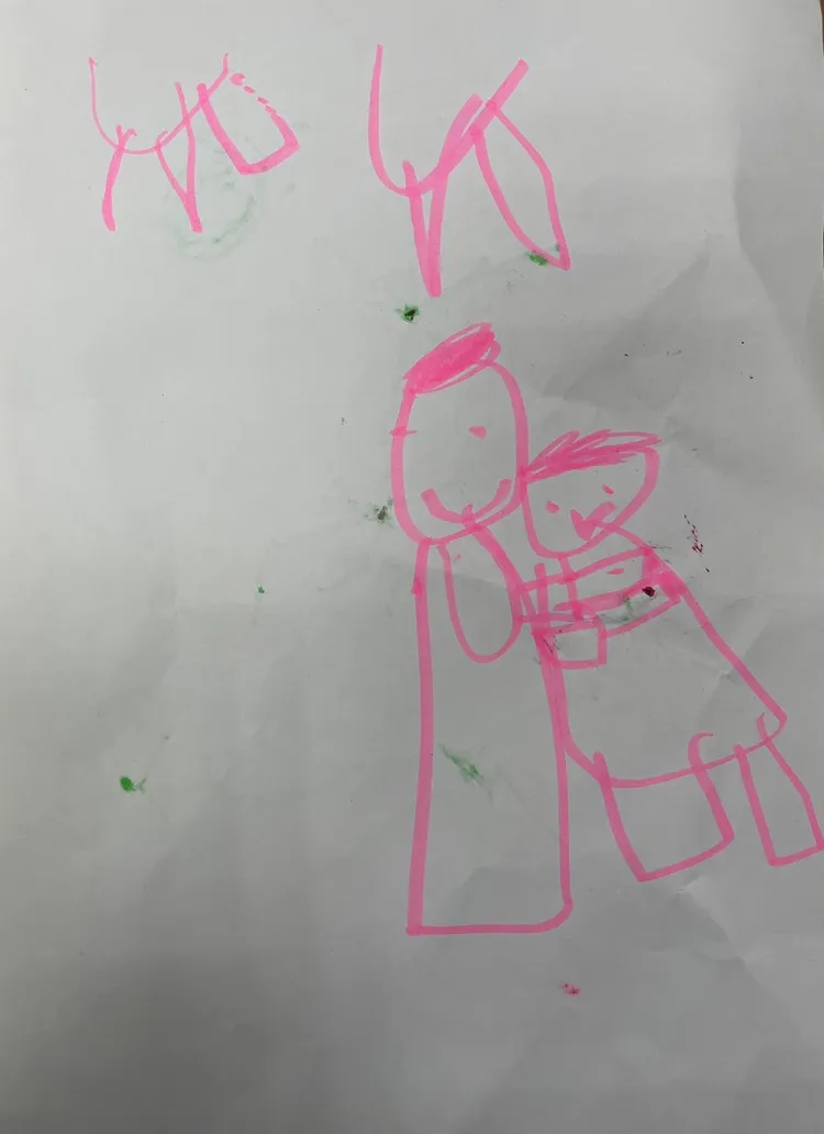 幼女思念在天上的父親，畫出想與他一起擁抱跳舞的畫作。警方提供