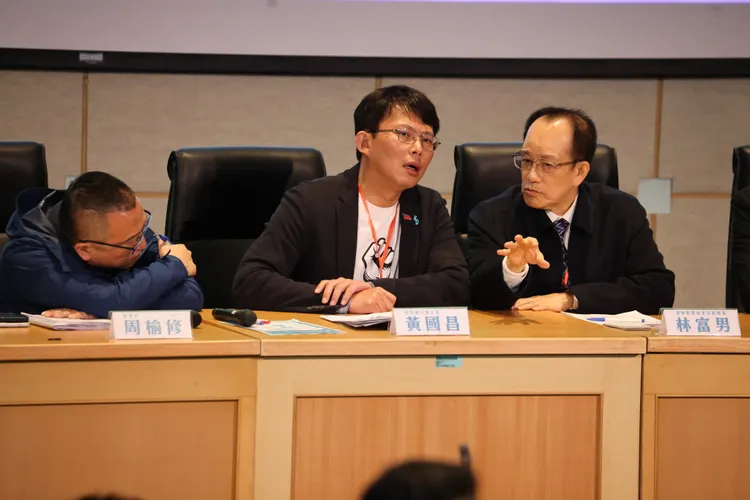 左起民眾黨秘書長周榆修、民眾黨代理主席黃國昌、民眾黨監察委員林富男。李俊毅攝