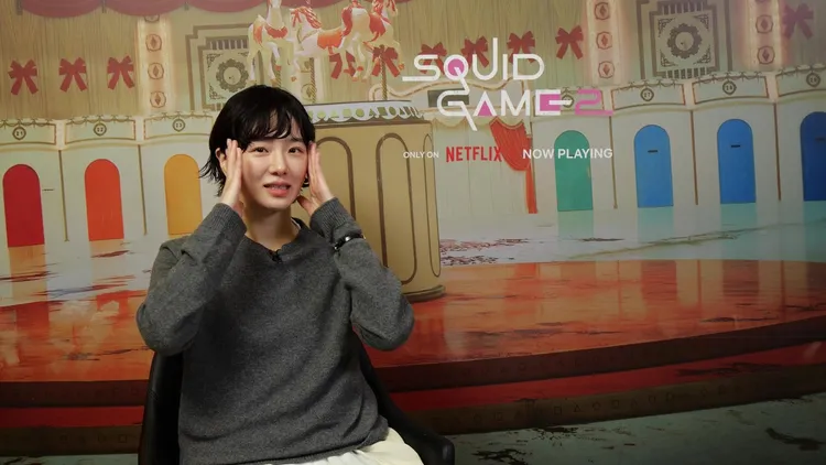 朴圭瑛提到戴上粉紅面具後，演戲的動作要比平常更大。Netflix提供