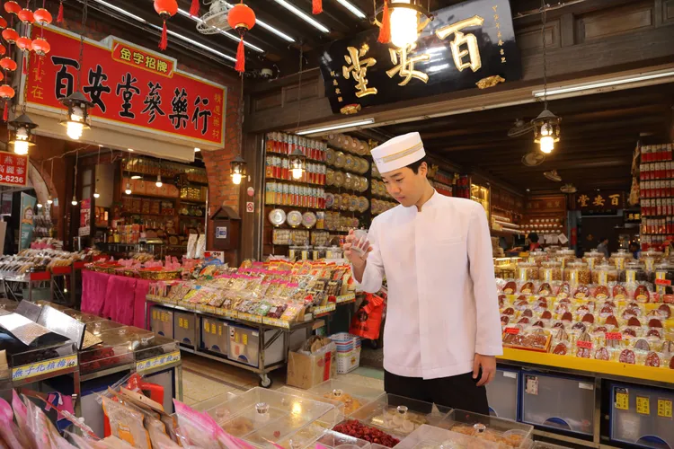 房客可循著遊逛地圖品嚐在地美食與名產，深刻感受台北年味的獨特風情。台北晶華提供