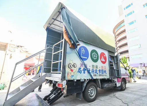 「好桃洗」關懷專車助街友從頭到腳煥然一新 桃園市社會局幫他們翻轉人生