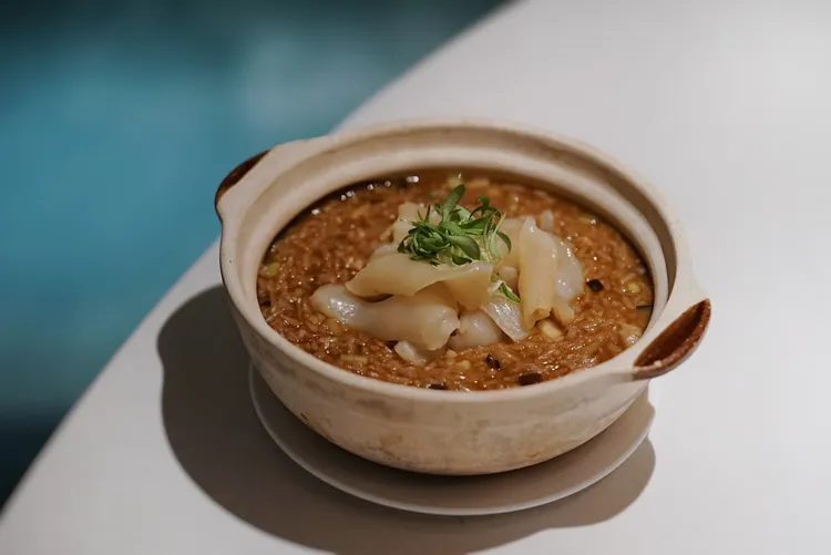 主食「大寒蘊香」（升級版花膠撈飯）。業者提供