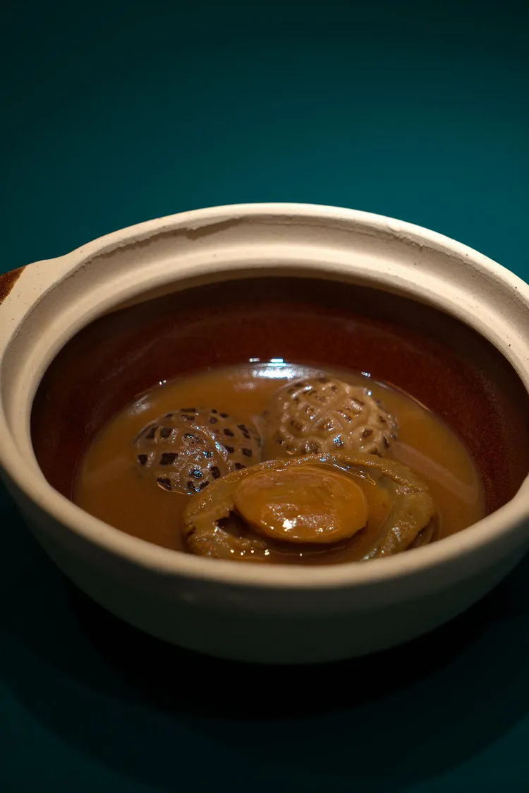 海鮮「冬至珍饈」升級版乾鮑。業者提供