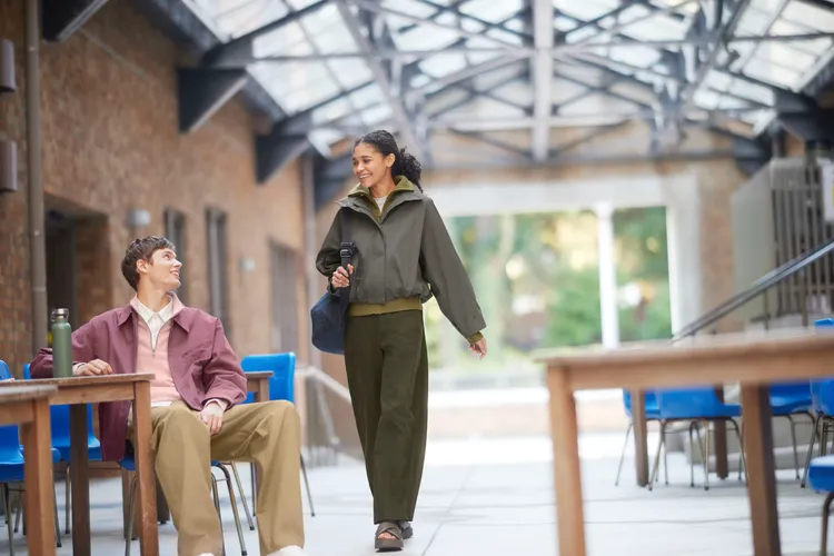 UNIQLO拉鍊布勞森外套、女裝防風立領布勞森外套（新春優惠），各1690元。品牌提供