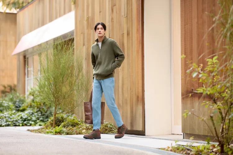 UNIQLO EZY牛仔褲 （新春優惠），990元。品牌提供