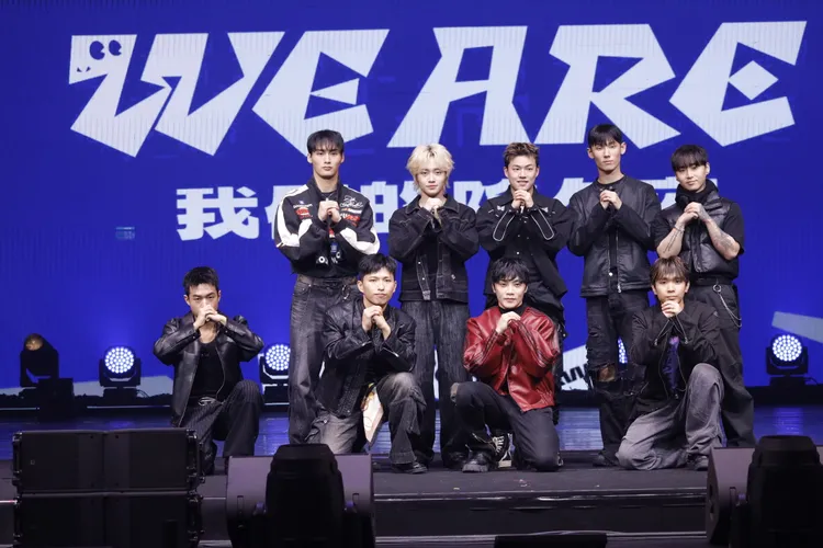 編舞家崔榮晙與所屬舞團TEAM SAME。彭欣偉攝