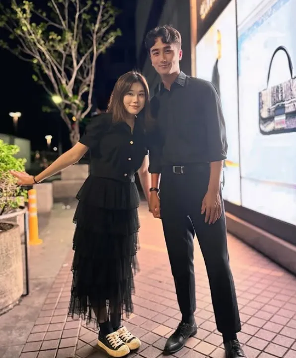 荒姨與現任「山姆老思」感情甜蜜。翻攝山姆老思IG