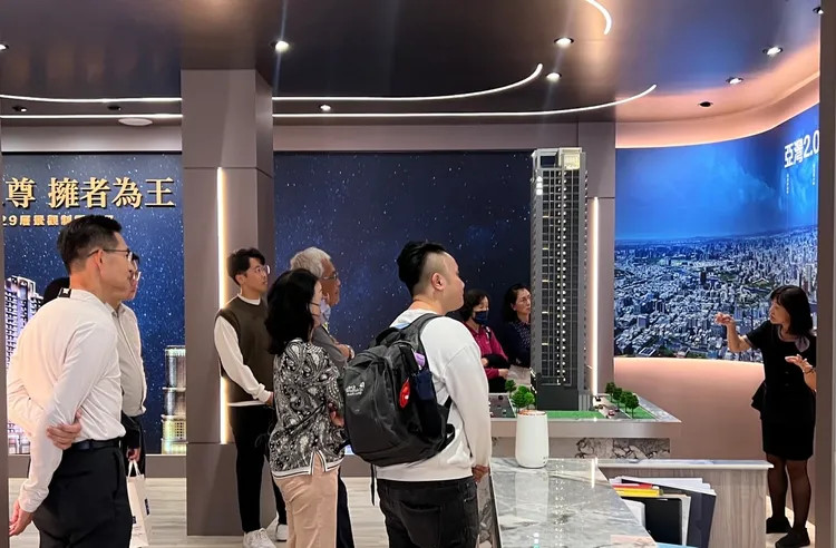 「星峰匯」屬於少數兼具萬坪公園、捷運輕軌、明星學校、產業建設與百貨商場的5星機能生活圈，房價5字頭，未來周邊將有新案持續拉抬區域房價。葉家銘攝