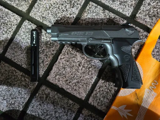 搭訕不成疑遭辱竟亮槍嚇人 搞不清楚狀況!莽男被捕竟要告警察「襲警」