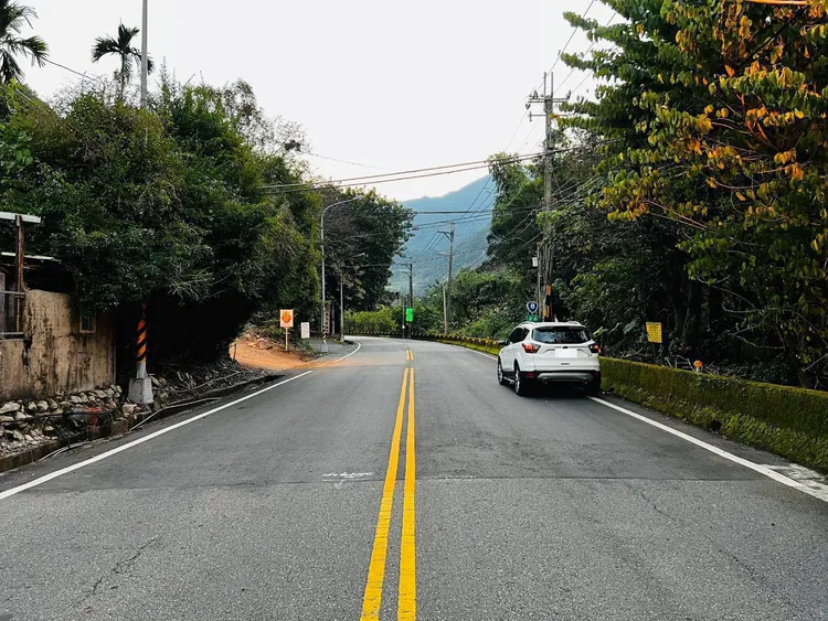 陳男過馬路時被車撞死。民眾提供