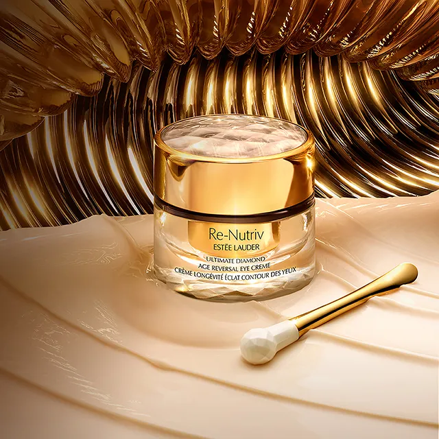 雅詩蘭黛全新推出《白金級黑鑽松露逆時眼霜》。品牌提供