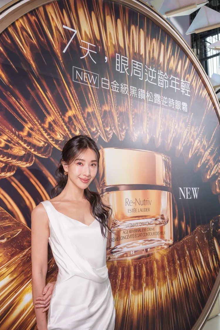身為三寶媽的隋棠近期凍齡新歡是雅詩蘭黛《白金級黑鑽松露逆時眼霜》。品牌提供