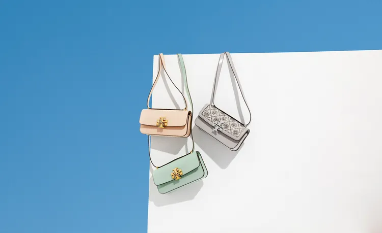 TORY BURCH蛇年系列Eleanor小型矩形肩背包（左至右至下）、Eleanor T Monogram小型矩形肩背包、Eleanor小型矩形肩背包，各2萬6900元。品牌提供