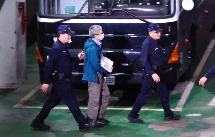 李文宗上銬搭囚車重回北所。莊宗達攝