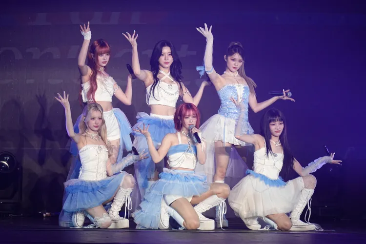 幻藍小熊開唱大展舞技。彭欣偉攝