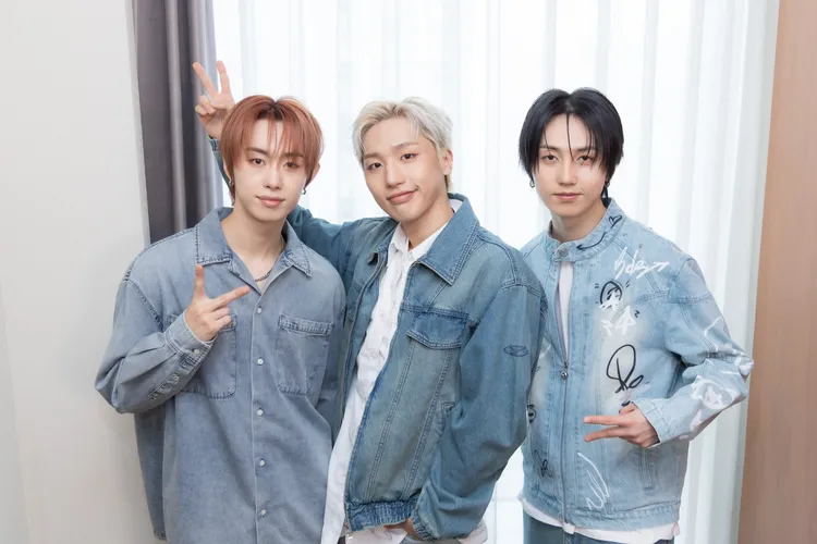 Bitsaeon（左起）、Narachan、Roda聊過年包紅包趣事。ONINN ASIA提供