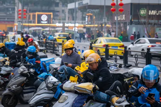 兩岸外送員薪情大比拚!過來人曝春節獎金 1關鍵讓他們甘願「就地過年」