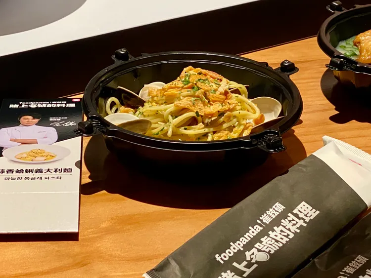foodpanda推出崔鉉碩聯名料理「蒜香蛤蜊義大利麵」。莊偉祺攝