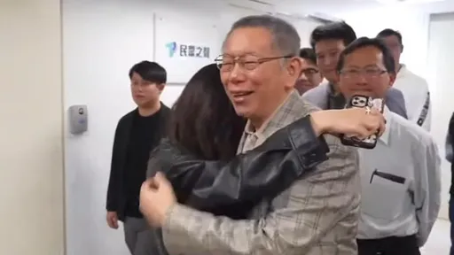 民眾黨美女發言人曝柯文哲收押暴瘦 「他現在臉比我尖好過分」