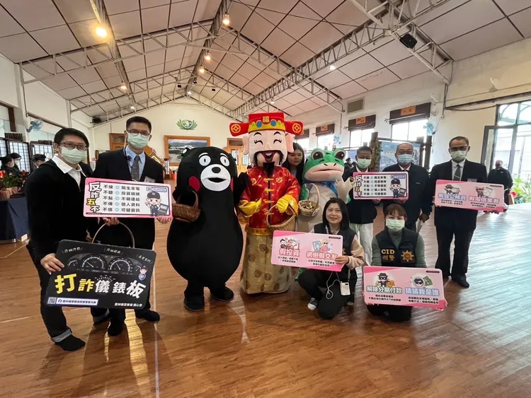 雲林縣警局在慈濟冬令圍爐活動宣導反詐騙。警方提供