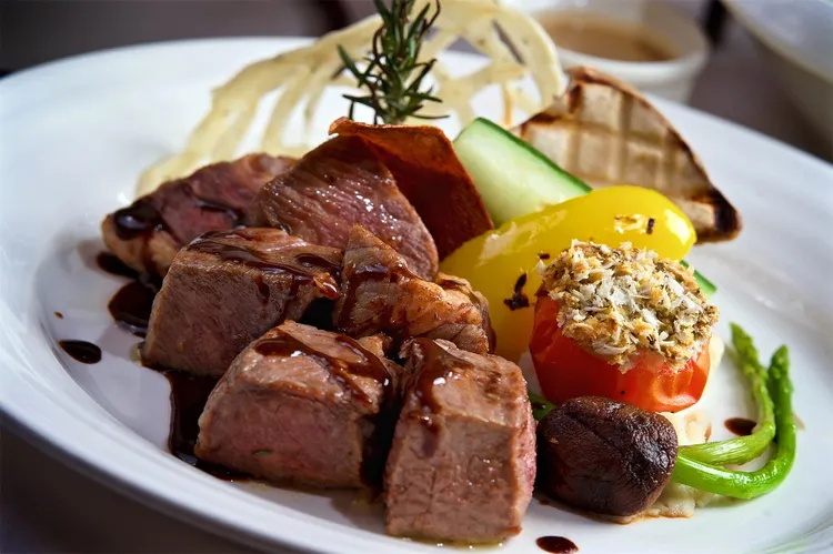 勃根地紅酒炙牛肉。業者提供