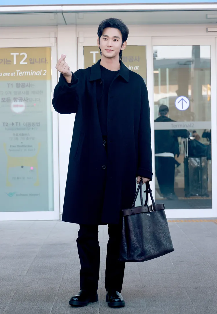 金秀賢現身韓國機場，將飛往米蘭欣賞PRADA 男裝秀。品牌提供