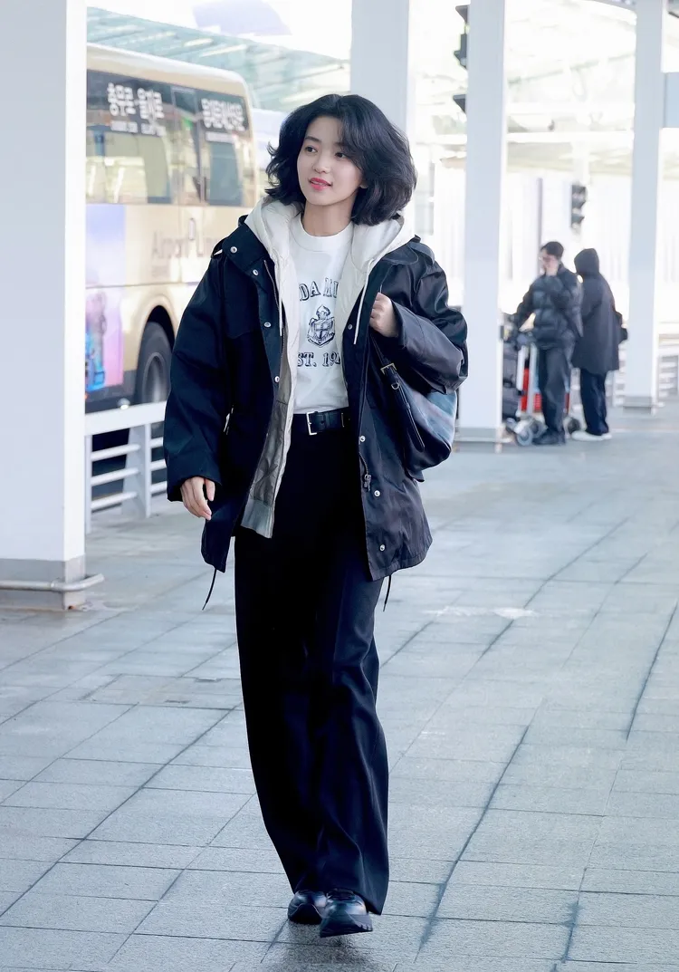 金泰梨也以俏麗的造型現身。品牌提供