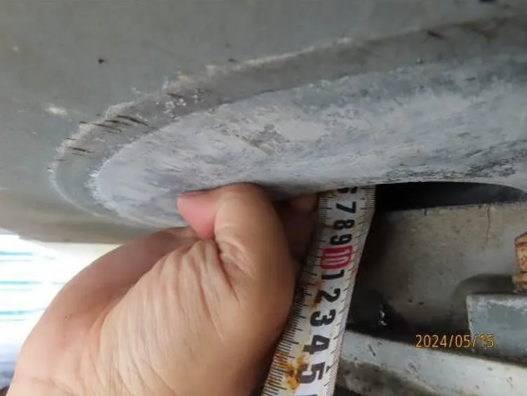 調坡板銑空至鋼樑下翼板。新北市府提供