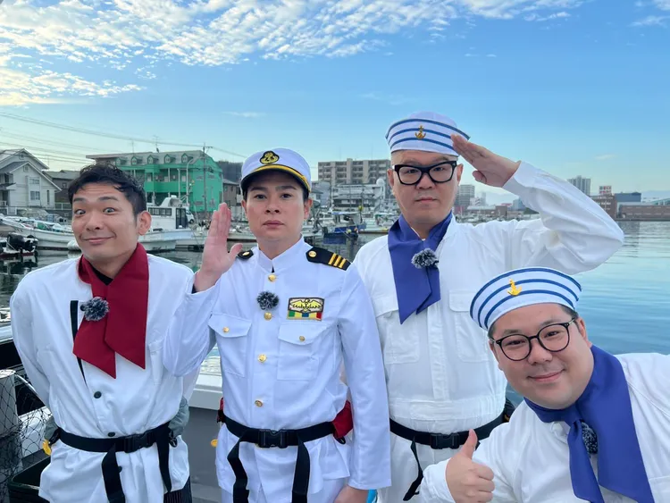 諧星吉村崇（左二）結婚聲明也有笑點。翻攝吉村崇X