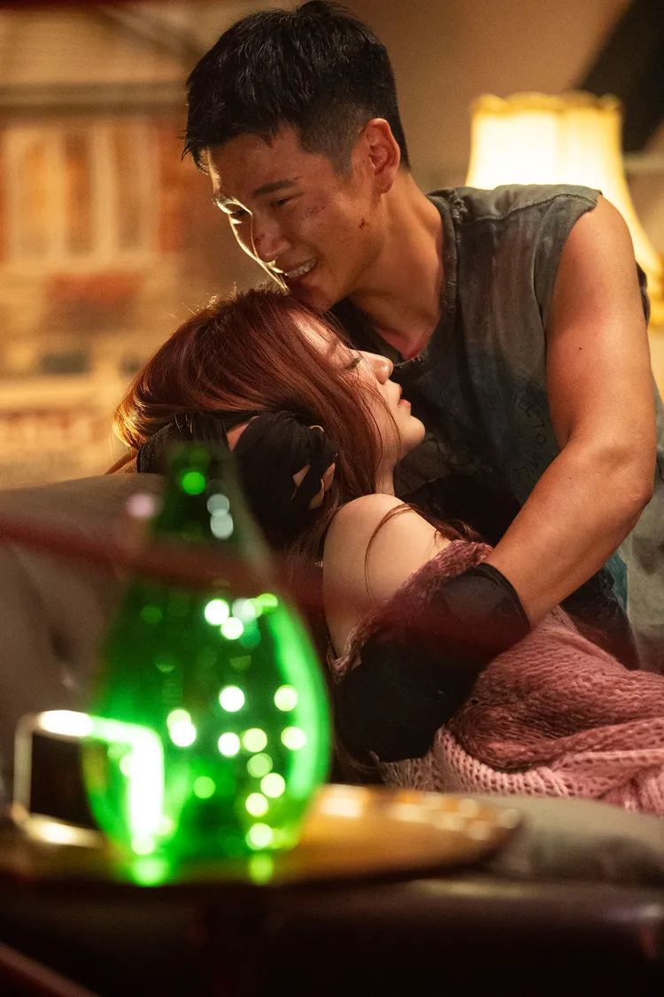 周興哲在MV中跟舒華有精彩的對手戲。星空飛騰提供
