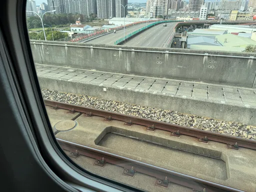 台南規模5.7地震　高鐵2班次臨時停車