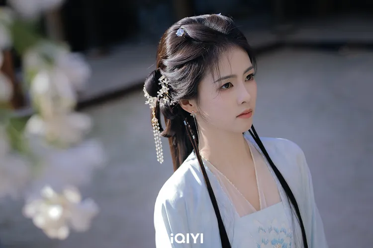 白鹿飾演白爍，立志修仙的將軍之女 。iQIYI愛奇藝國際版提供