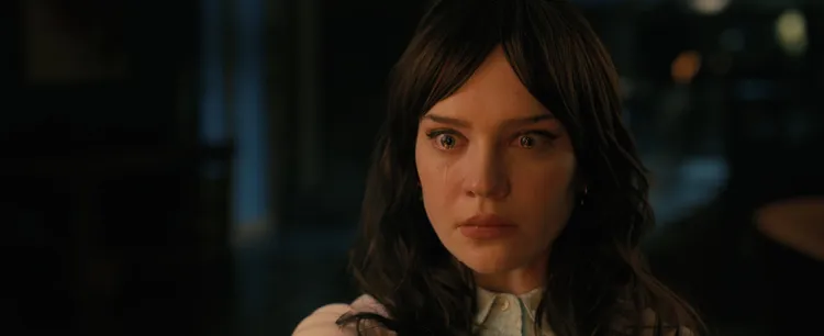 蘇菲柴契爾被網友稱為美國版富江。華納兄弟提供