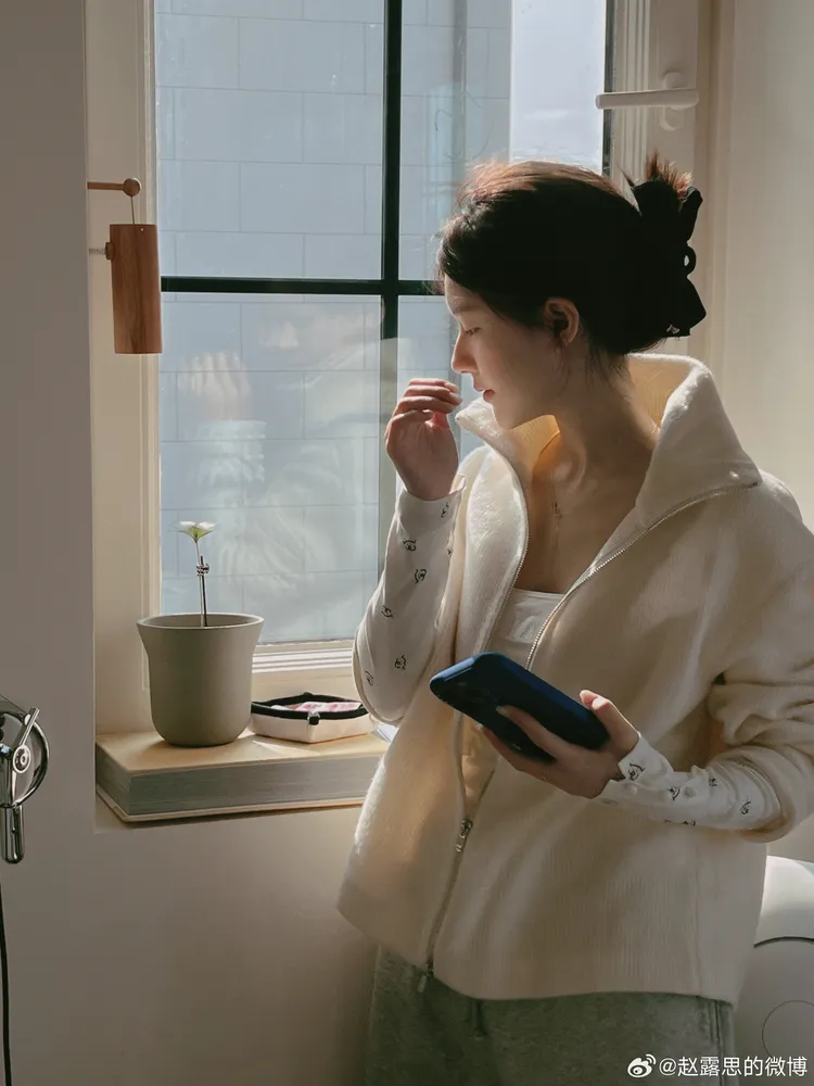 趙露思照顧植物。翻攝趙露思微博