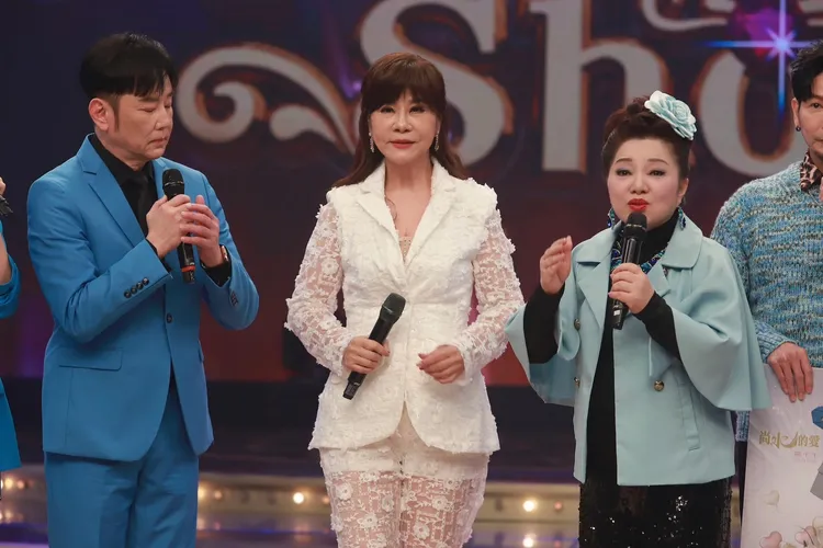 白冰冰（右）、陽帆（左）訪問龍千玉。民視提供