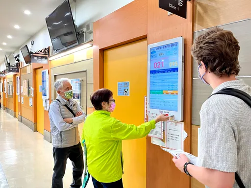 「我反對中配雙親來台用健保」 醫師曝醫療花費:每人要兩三百萬