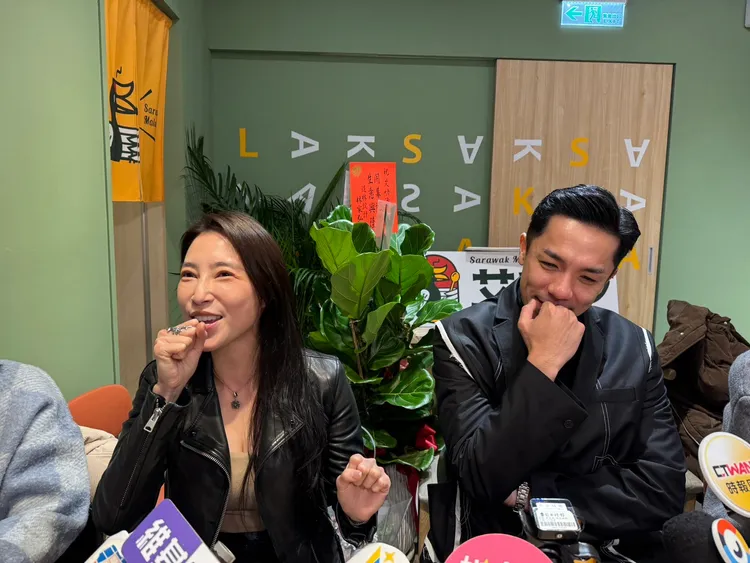 張家瑋（左）重現打槍追求，笑翻全場，右為楊皓威。王思穎攝