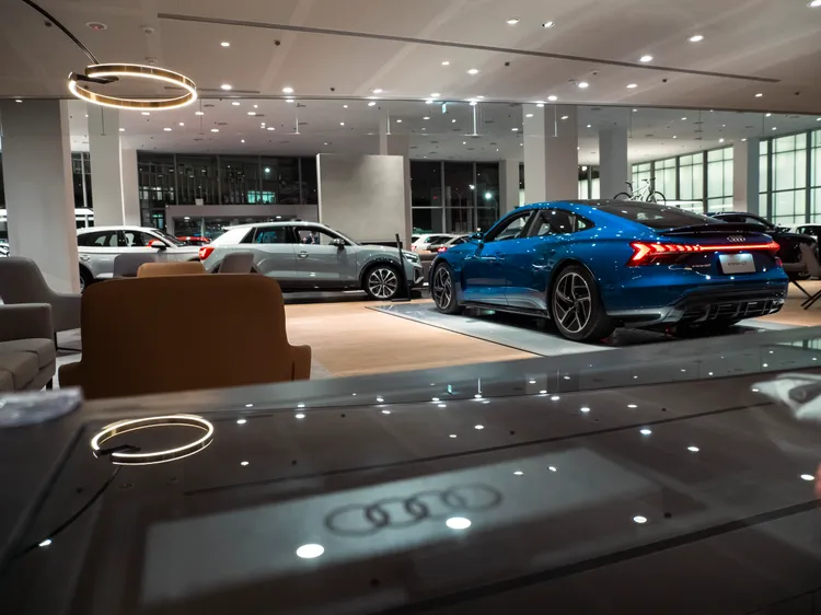 Audi積極透過升級展示中心與擴展服務網絡，為消費者創造更愉悅的體驗。業者提供