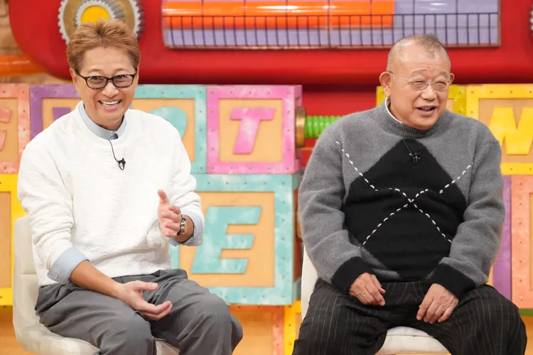 中居正廣（左）和笑福亭鶴瓶從2001年4月開始一起主持《世界上讓人吃驚的新聞》。翻攝日本電視台