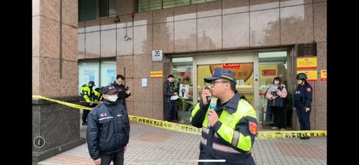 空拍机都来了！林口警防抢演练超逼真　警银合作实战破毒抢危机