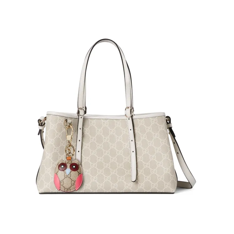 GUCCI GG Emblem粉嫩米手提包，6萬8200元。品牌提供