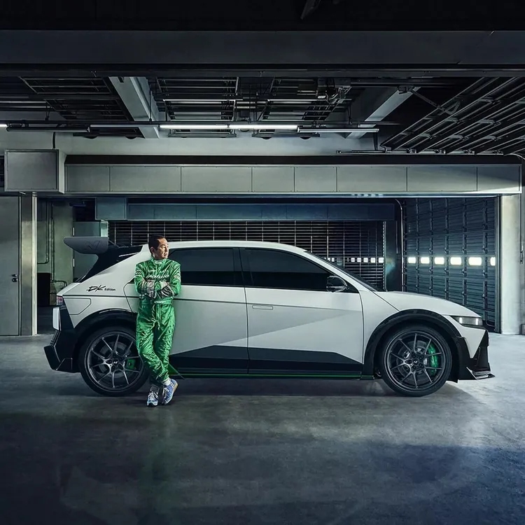 土屋圭市是漂移運動的開創者，被譽為「漂移之王」。原廠照片