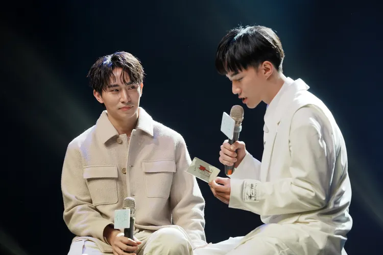 林詠傑（右）讀信表達對林家佑的感謝，一度落淚。大鴻藝術BIG ART