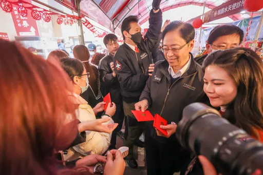 桃園市長、副市長走廟行程曝 17天拜76間廟、發近6萬個福袋