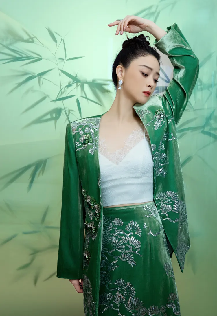 蔣欣昨以一身綠登上《甄嬛愛不停──甄嬛傳小主節晚會》。翻攝蔣欣工作室微博