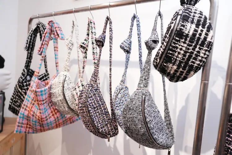 系列創作靈感都來自李晶晶兒時的記憶。彭欣偉攝